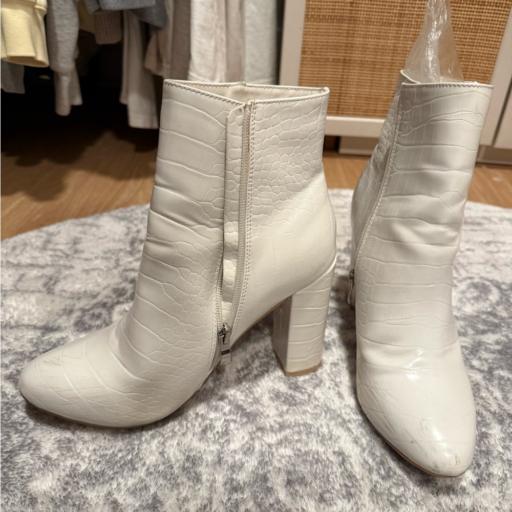 Pretty Little Thing boots